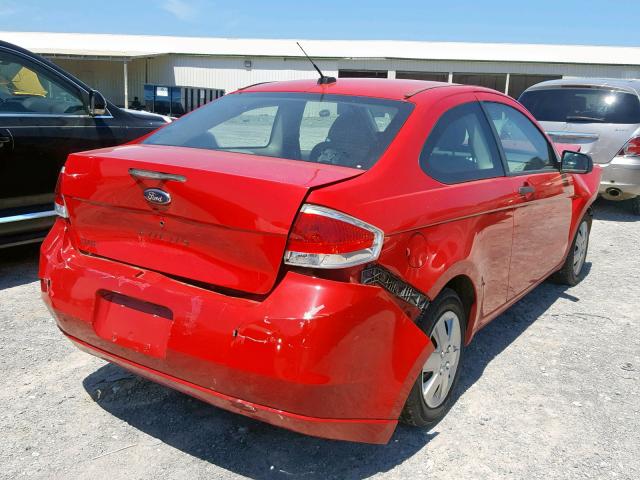 1FAHP32N68W128038 - 2008 FORD FOCUS S/SE RED photo 4