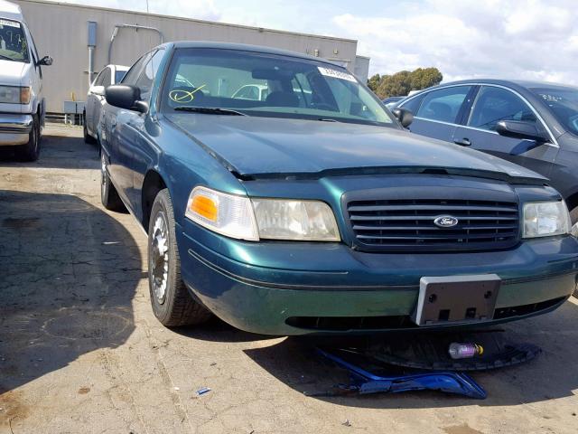 2FAFP71W8YX207904 - 2000 FORD CROWN VICT GREEN photo 1