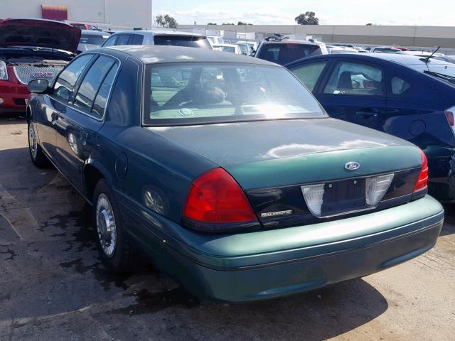 2FAFP71W8YX207904 - 2000 FORD CROWN VICT GREEN photo 3