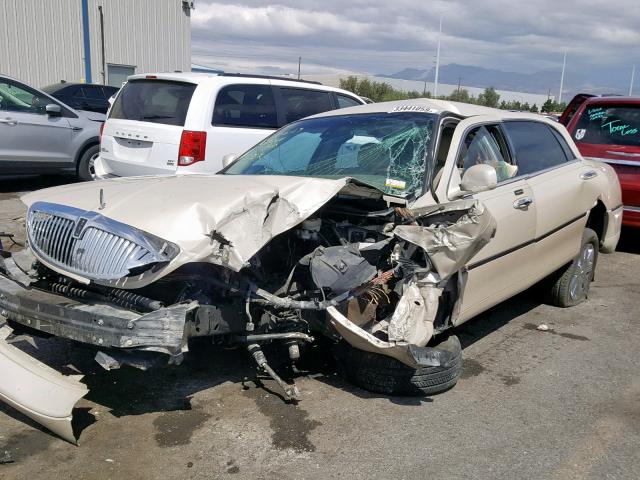 1LNHM83WX3Y645147 - 2003 LINCOLN TOWN CAR C BEIGE photo 2