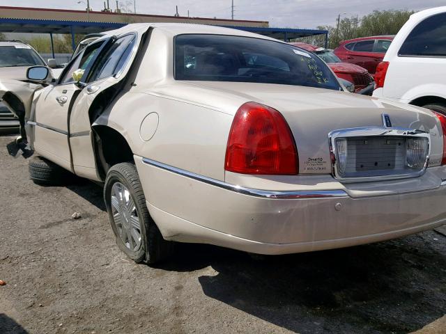 1LNHM83WX3Y645147 - 2003 LINCOLN TOWN CAR C BEIGE photo 3