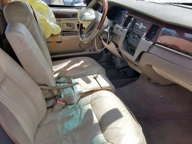 1LNHM83WX3Y645147 - 2003 LINCOLN TOWN CAR C BEIGE photo 5