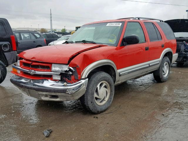 1GNDT13W9Y2154566 - 2000 CHEVROLET BLAZER RED photo 2