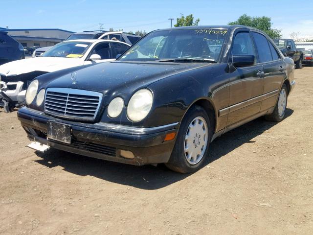 WDBJF65F8WA484939 - 1998 MERCEDES-BENZ E 320 BLACK photo 2