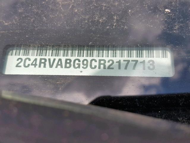 2C4RVABG9CR217713 - 2012 VOLKSWAGEN ROUTAN SE WHITE photo 10