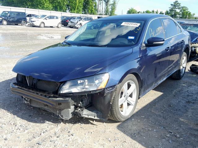 1VWBH7A33DC122453 - 2013 VOLKSWAGEN PASSAT SE BLUE photo 2