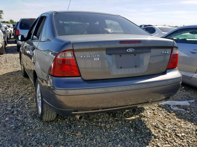 1FAFP34N06W135732 - 2006 FORD FOCUS ZX4 GRAY photo 3