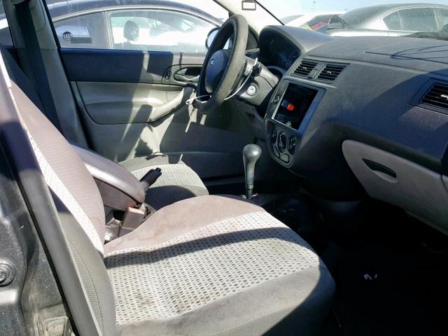 1FAFP34N06W135732 - 2006 FORD FOCUS ZX4 GRAY photo 5