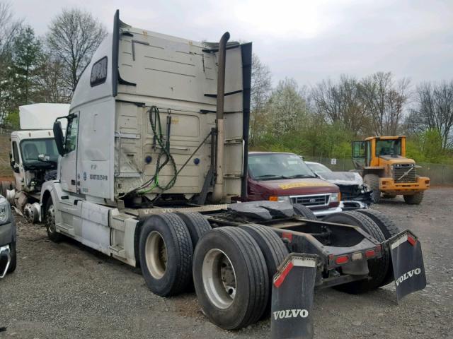 4V4NC9EH7DN136395 - 2013 VOLVO VN VNL WHITE photo 3