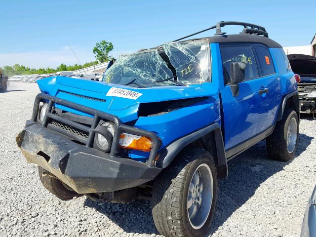 JTEBU11F670045570 - 2007 TOYOTA FJ CRUISER BLUE photo 2