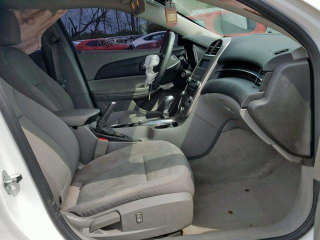 1G11B5SL4FF242355 - 2015 CHEVROLET MALIBU LS თეთრი ფოტო 5