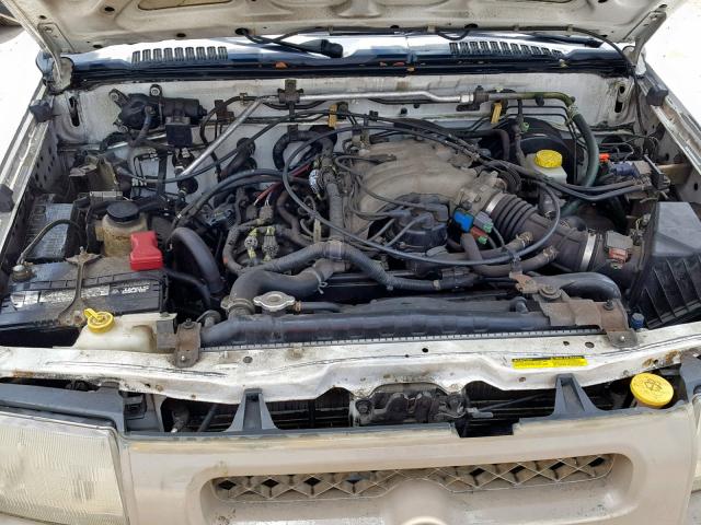 5N1ED28T71C510698 - 2001 NISSAN XTERRA XE WHITE photo 7