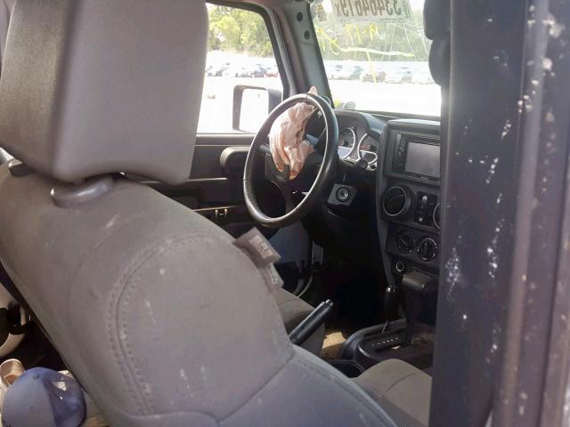 1J8GA69158L587180 - 2008 JEEP WRANGLER U SILVER photo 9