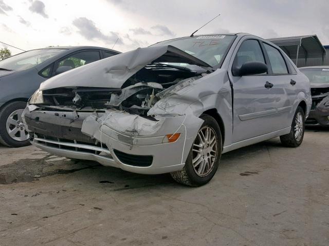 1FAFP34N17W250650 - 2007 FORD FOCUS ZX4 SILVER photo 2