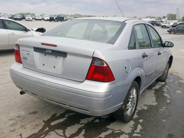 1FAFP34N17W250650 - 2007 FORD FOCUS ZX4 SILVER photo 4