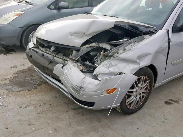 1FAFP34N17W250650 - 2007 FORD FOCUS ZX4 SILVER photo 9