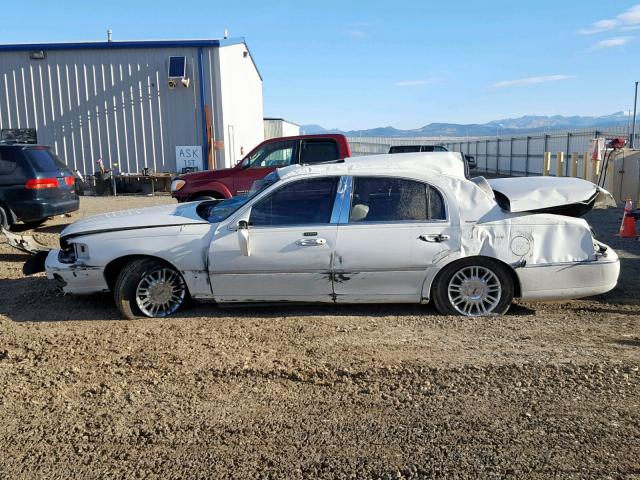 1LNHM83V36Y646300 - 2006 LINCOLN TOWN CAR D WHITE photo 9