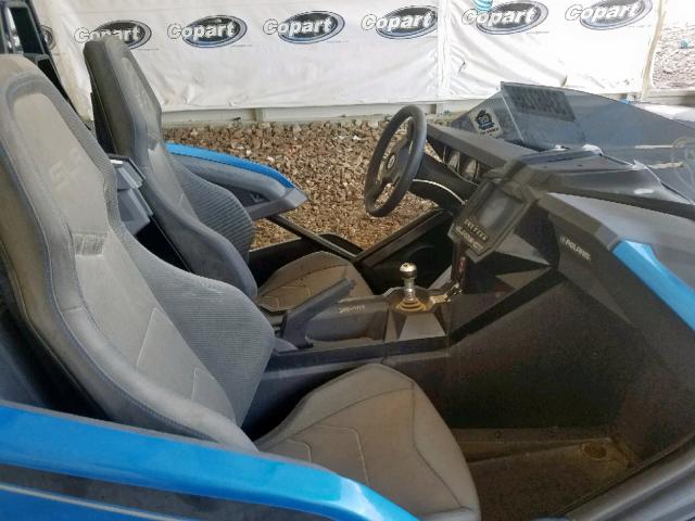 57XAARFA5J8129819 - 2018 POLARIS SLINGSHOT BLUE photo 5