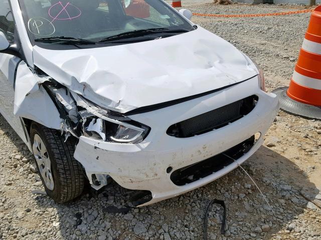 KMHCT4AEXHU292875 - 2017 HYUNDAI ACCENT SE WHITE photo 9