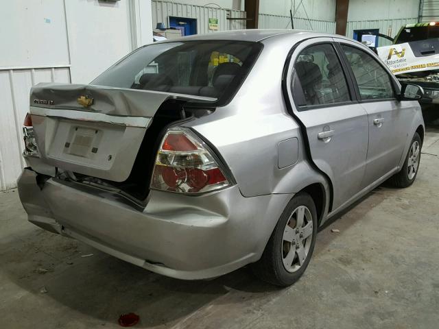 KL1TD56E09B336029 - 2009 CHEVROLET AVEO LS SILVER photo 4