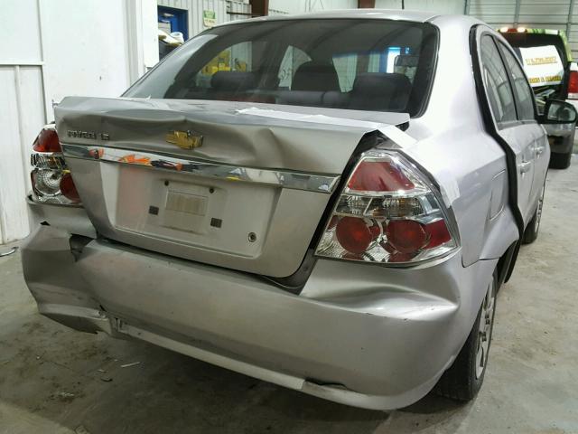 KL1TD56E09B336029 - 2009 CHEVROLET AVEO LS SILVER photo 9