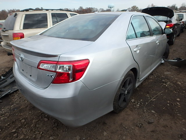 4T1BF1FK6DU217570 - 2013 TOYOTA CAMRY L/SE SILVER photo 4