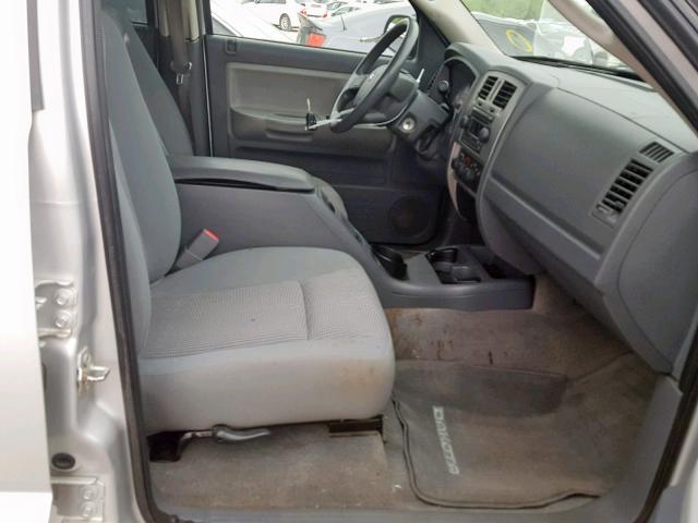 1D7HE48P07S207361 - 2007 DODGE DAKOTA QUA SILVER photo 5