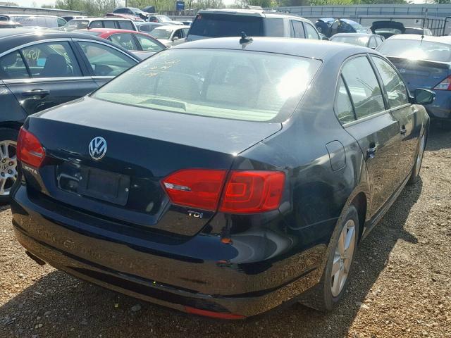 3VWLL7AJ0BM046400 - 2011 VOLKSWAGEN JETTA TDI BLACK photo 4