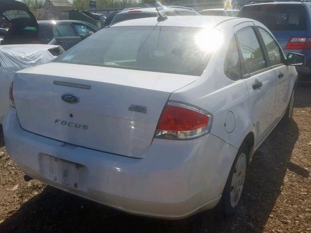 1FAHP34N38W166081 - 2008 FORD FOCUS S/SE WHITE photo 4