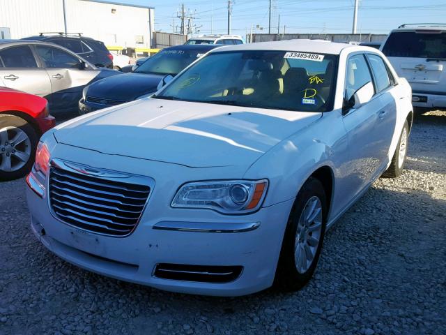 2C3CCAAGXCH238111 - 2012 CHRYSLER 300 WHITE photo 2