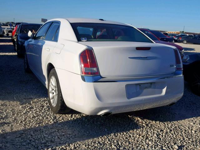 2C3CCAAGXCH238111 - 2012 CHRYSLER 300 WHITE photo 3