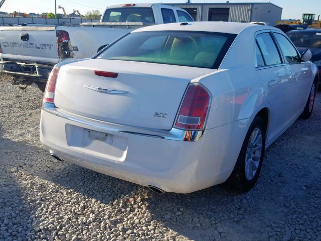 2C3CCAAGXCH238111 - 2012 CHRYSLER 300 WHITE photo 4