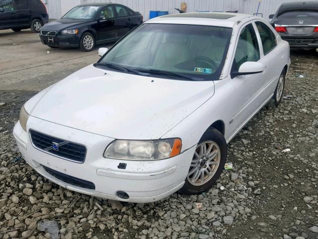 YV1RS640452476143 - 2005 VOLVO S60 WHITE photo 2