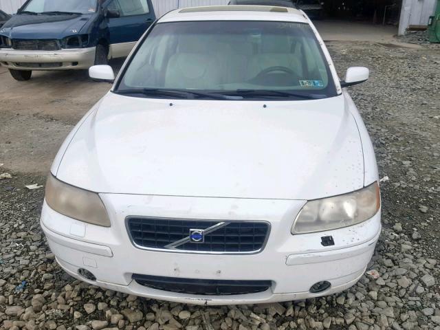 YV1RS640452476143 - 2005 VOLVO S60 WHITE photo 9