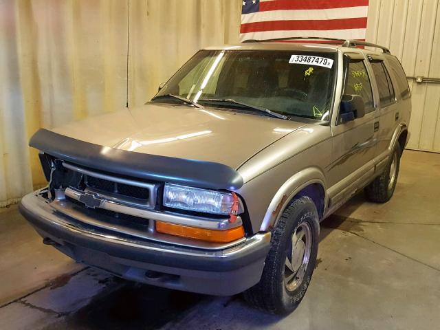 1GNDT13W9Y2359224 - 2000 CHEVROLET BLAZER TAN photo 2