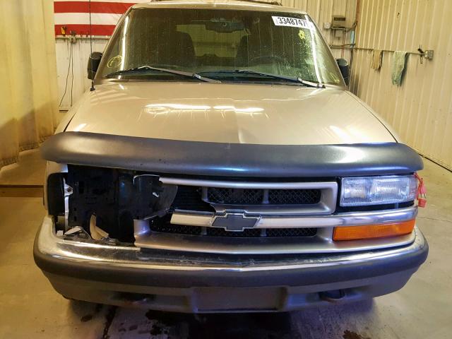 1GNDT13W9Y2359224 - 2000 CHEVROLET BLAZER TAN photo 9