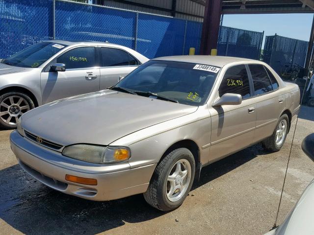 4T1BG12K3TU771134 - 1996 TOYOTA CAMRY DX GOLD photo 2