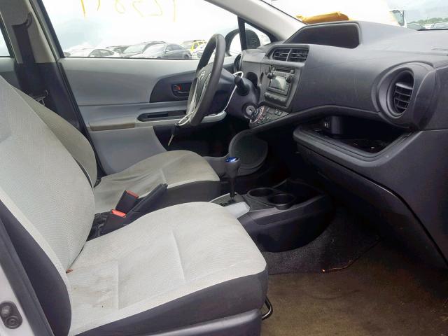 JTDKDTB32E1065763 - 2014 TOYOTA PRIUS C SILVER photo 5