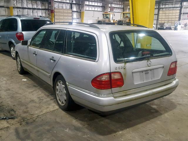 WDBJH65F9WA607898 - 1998 MERCEDES-BENZ E 320 SILVER photo 3