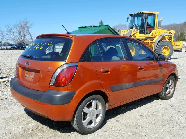 KNADE163366092430 - 2006 KIA RIO 5 ORANGE photo 4