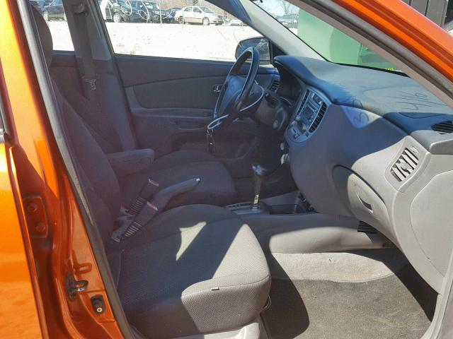 KNADE163366092430 - 2006 KIA RIO 5 ORANGE photo 5