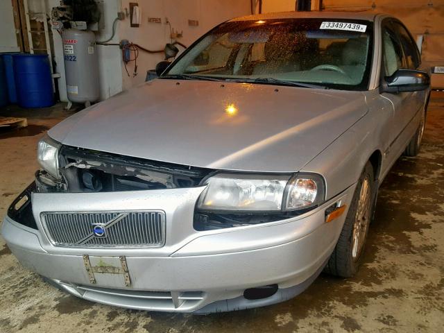 YV1TS92D721270409 - 2002 VOLVO S80 SILVER photo 2