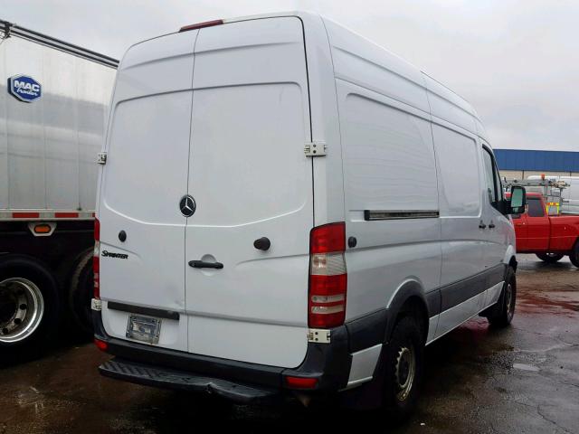 WD3PE7CC0C5685990 - 2012 MERCEDES-BENZ SPRINTER 2 WHITE photo 4