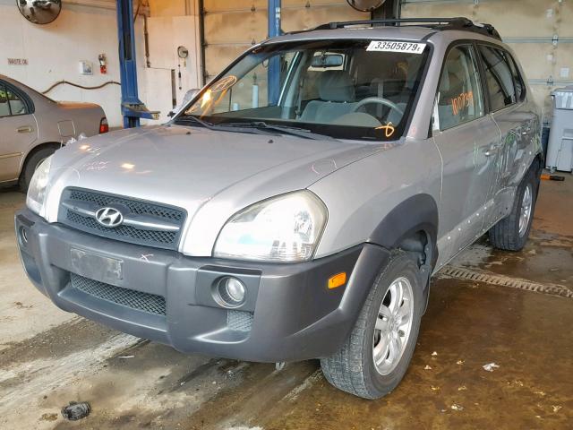 KM8JN72D28U801057 - 2008 HYUNDAI TUCSON SE SILVER photo 2