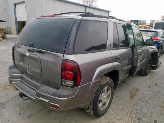 1GNDT13S652335083 - 2005 CHEVROLET TRAILBLAZER LS  photo 4