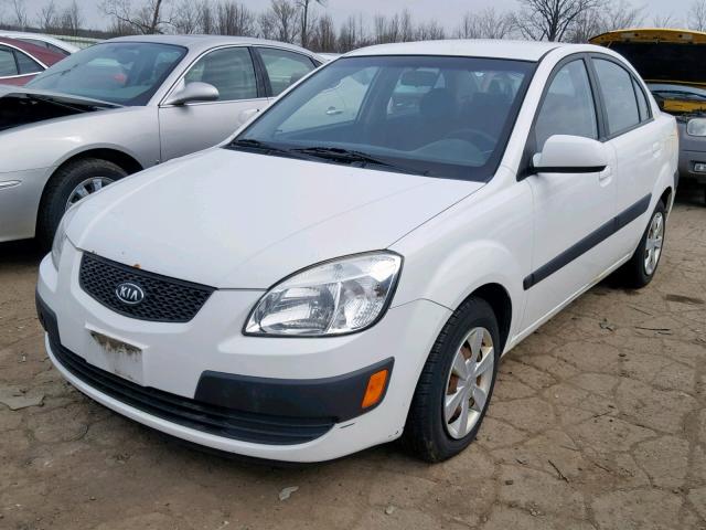 KNADE123566161236 - 2006 KIA RIO WHITE photo 2