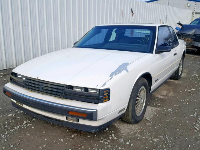 1G3EV11C3JU307050 - 1988 OLDSMOBILE TORONADO T WHITE photo 2