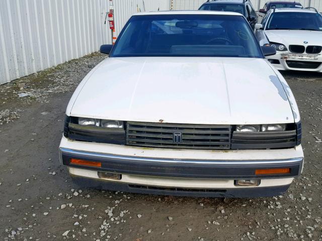 1G3EV11C3JU307050 - 1988 OLDSMOBILE TORONADO T WHITE photo 9