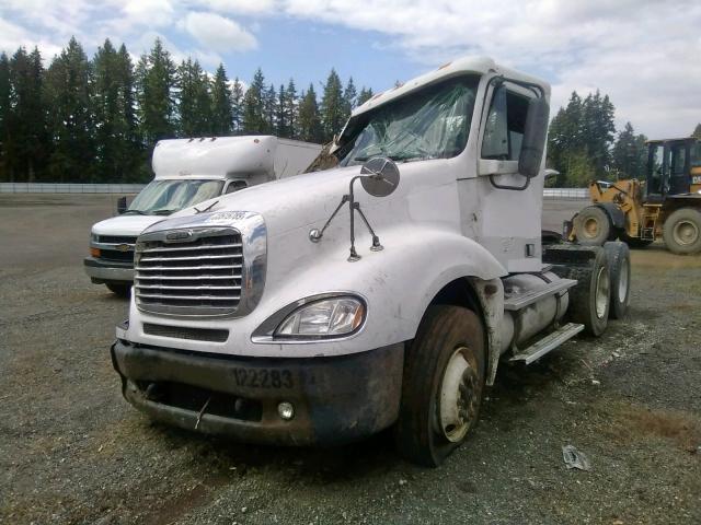 1FUJA6CK95DN79418 - 2005 FREIGHTLINER CONVENTION WHITE photo 2