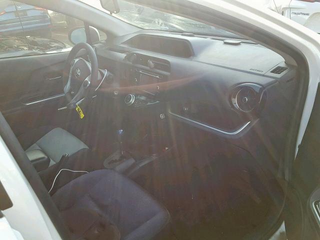 JTDKDTB39F1577053 - 2015 TOYOTA PRIUS C WHITE photo 5